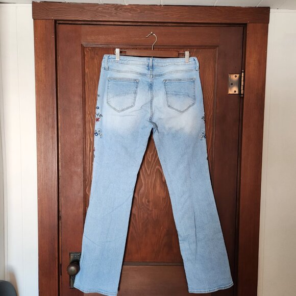 Driftwood Kelly Embroidered Jeans - Picture 5 of 8